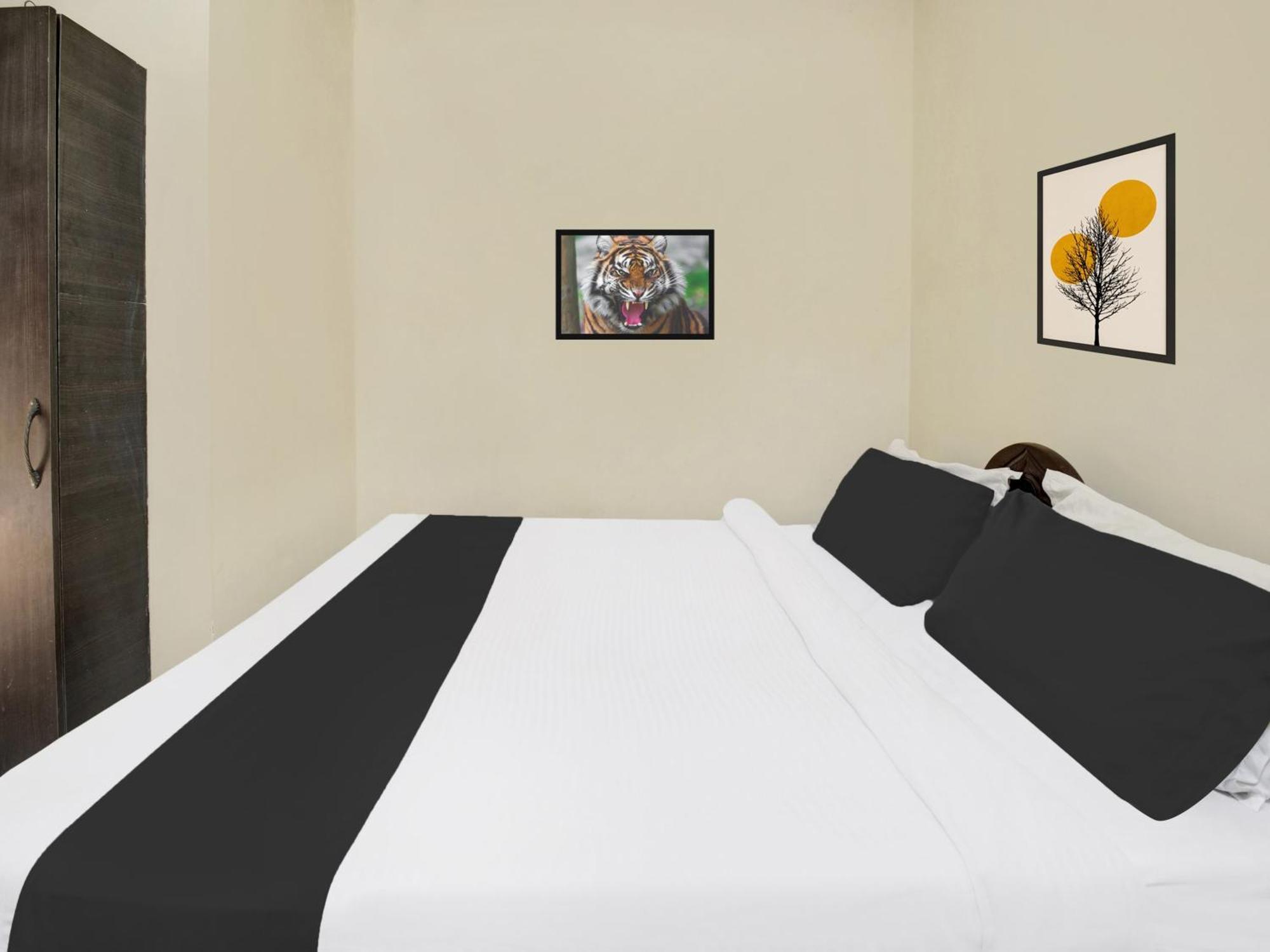 Super Hotel O Maligaon Adabari Guwahati Esterno foto