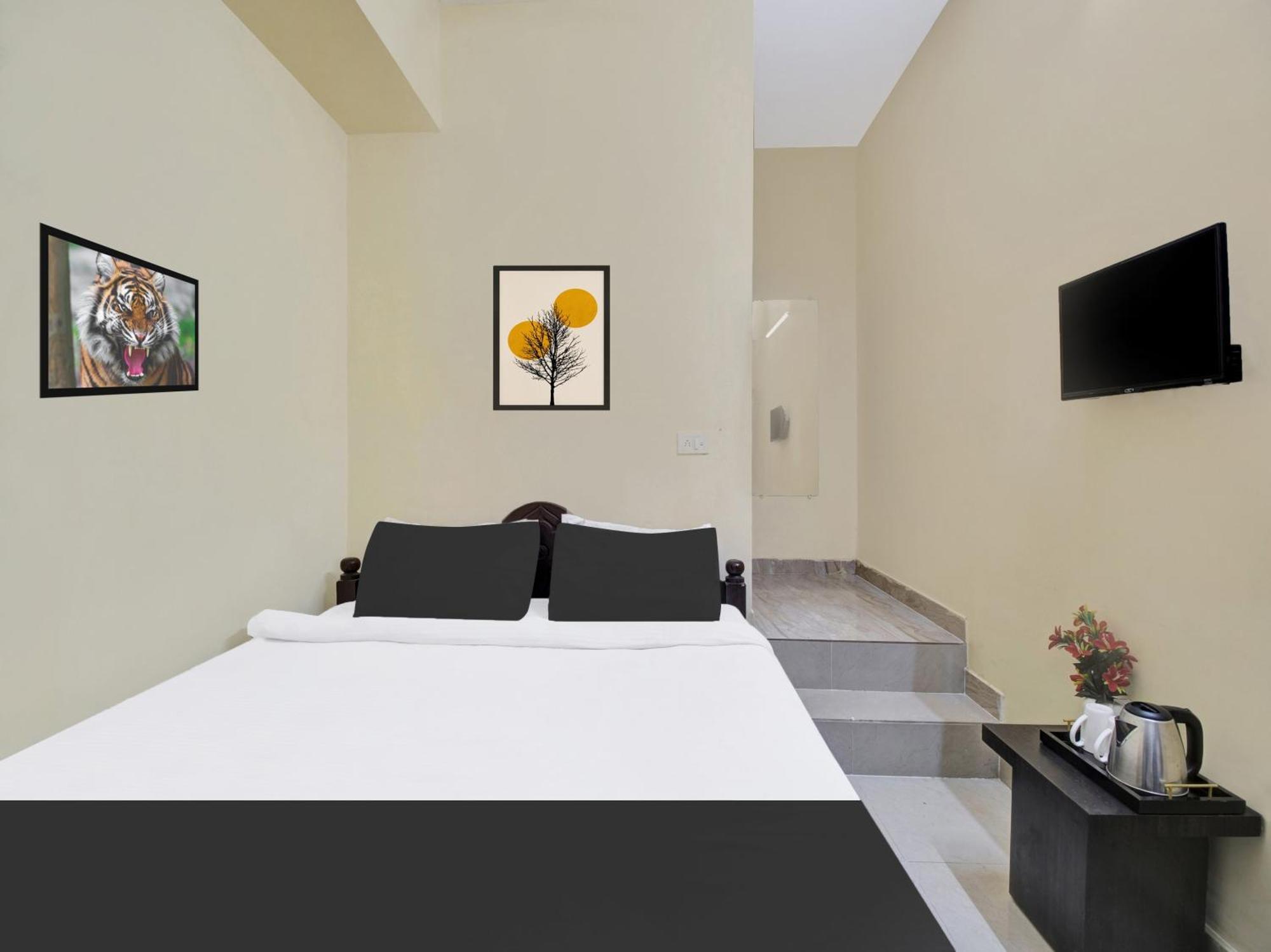 Super Hotel O Maligaon Adabari Guwahati Esterno foto