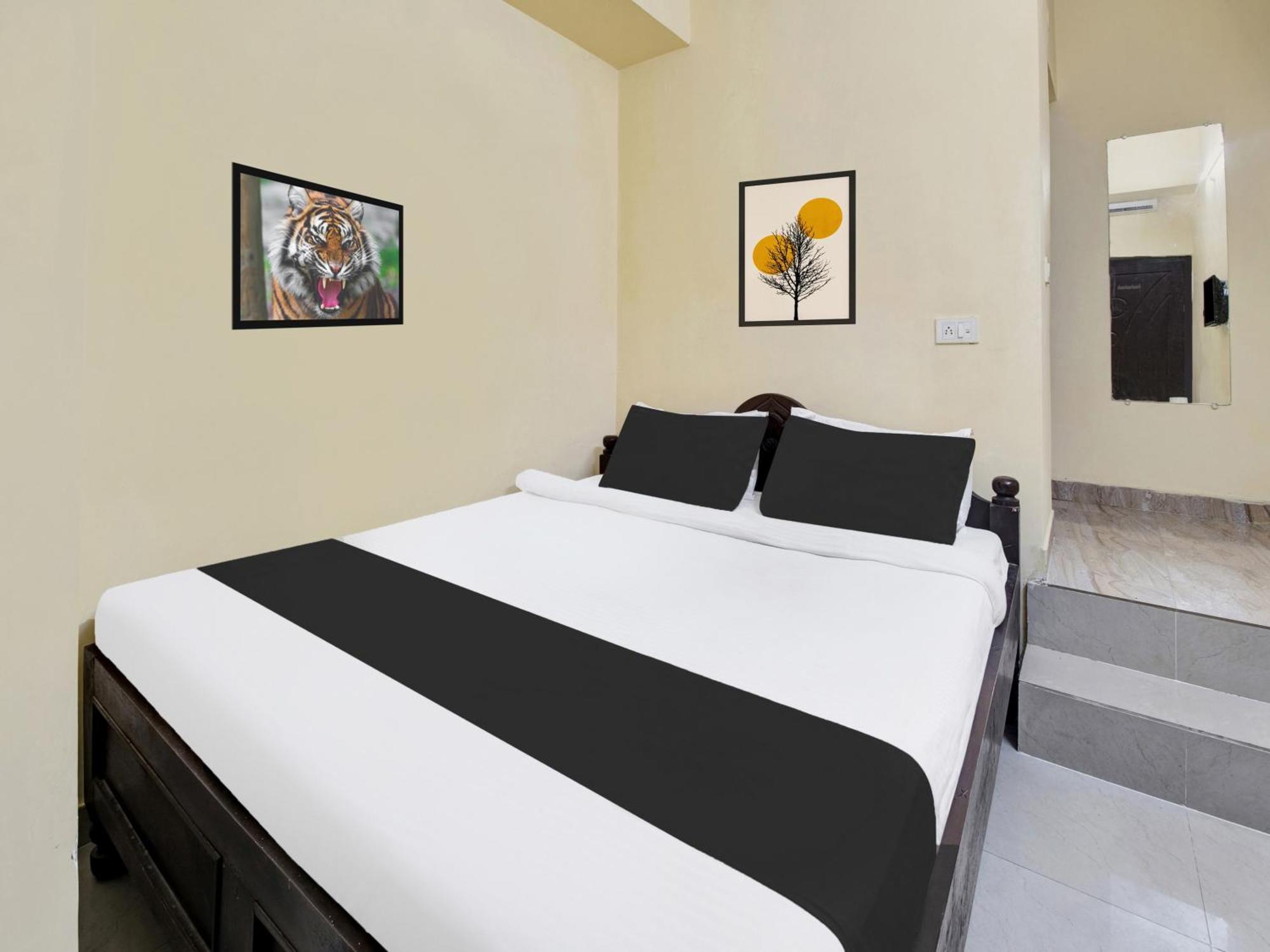 Super Hotel O Maligaon Adabari Guwahati Esterno foto