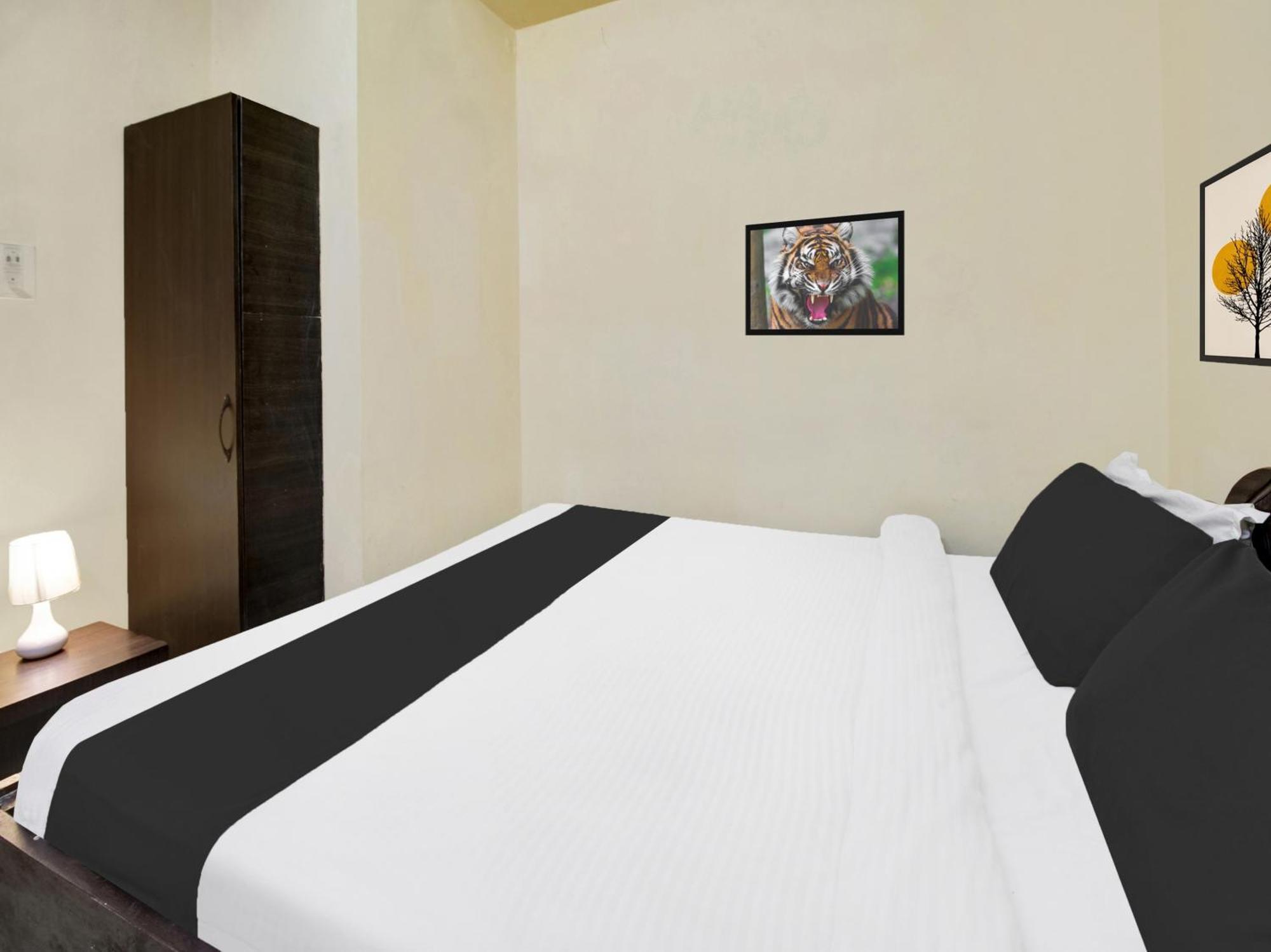 Super Hotel O Maligaon Adabari Guwahati Esterno foto